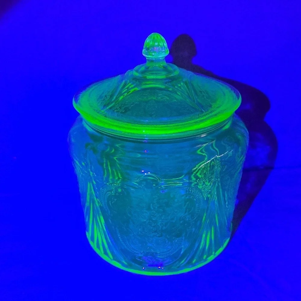 Vintage Hazel Atlas Green Depression Uranium Royal Lace Cookie/Biscuit Jar